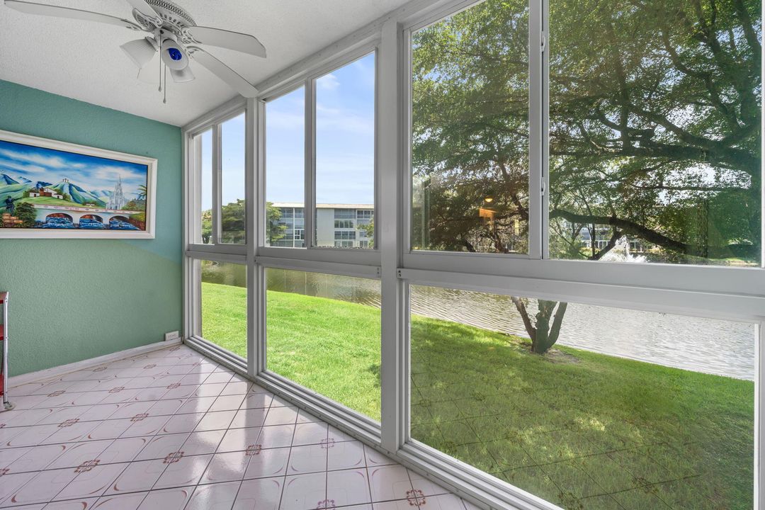 合同活跃: $199,999 (2 贝兹, 2 浴室, 1157 平方英尺)