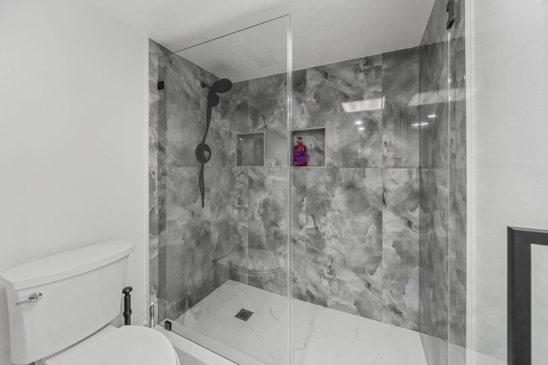 合同活跃: $199,999 (2 贝兹, 2 浴室, 1157 平方英尺)