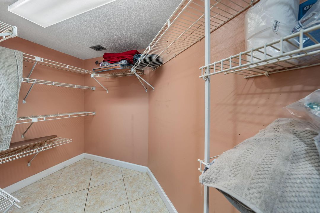 合同活跃: $199,999 (2 贝兹, 2 浴室, 1157 平方英尺)