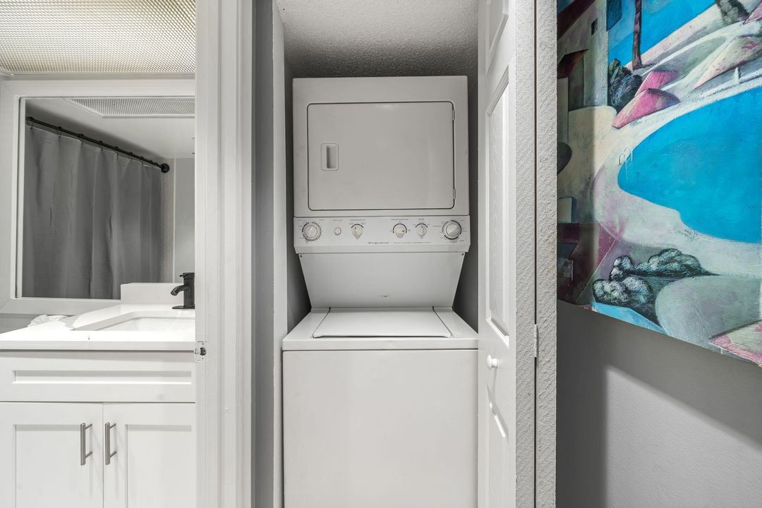 合同活跃: $199,999 (2 贝兹, 2 浴室, 1157 平方英尺)