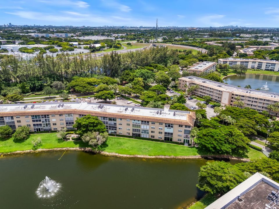 合同活跃: $199,999 (2 贝兹, 2 浴室, 1157 平方英尺)