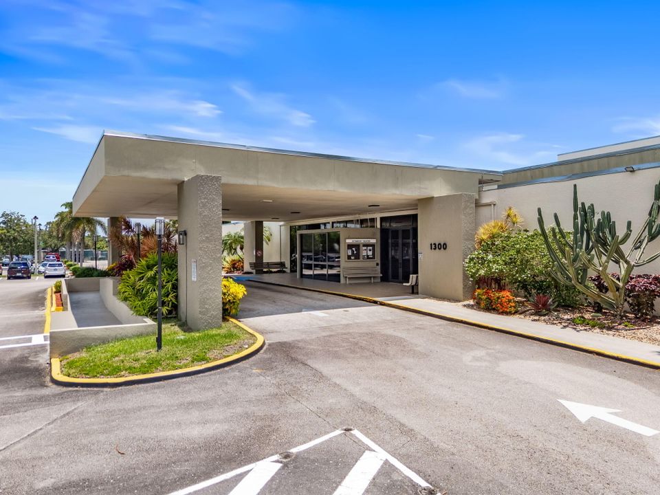 合同活跃: $199,999 (2 贝兹, 2 浴室, 1157 平方英尺)