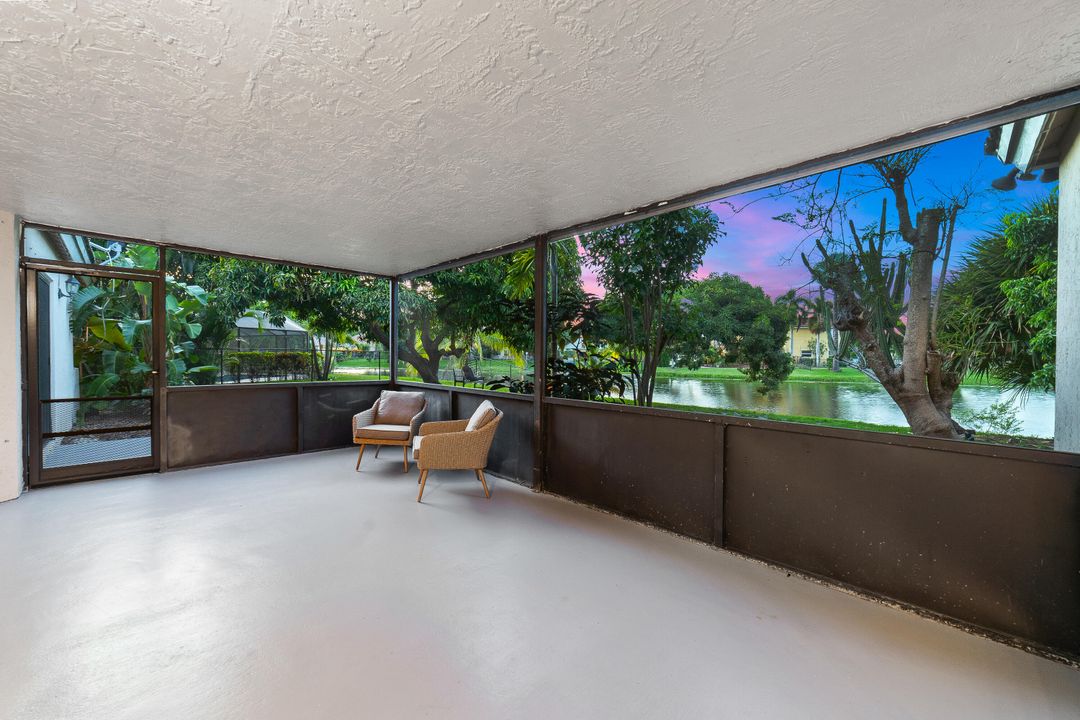 合同活跃: $830,000 (4 贝兹, 2 浴室, 2482 平方英尺)