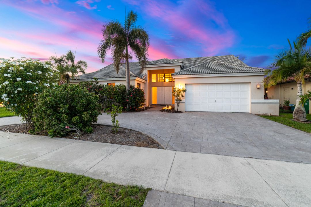 合同活跃: $830,000 (4 贝兹, 2 浴室, 2482 平方英尺)