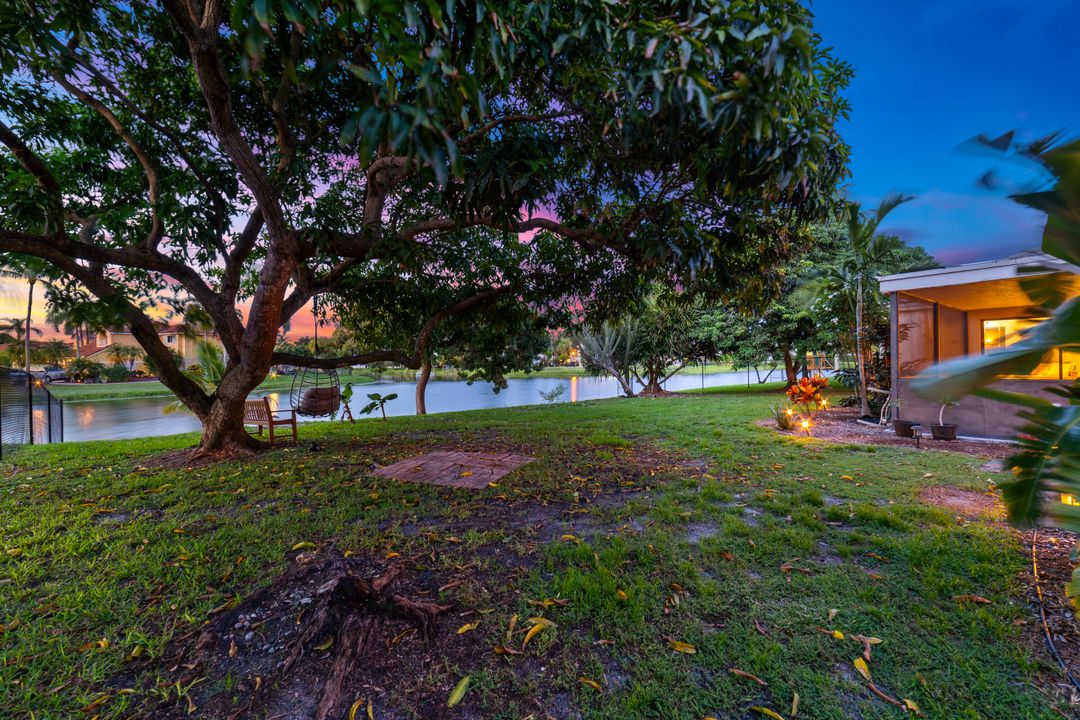 合同活跃: $830,000 (4 贝兹, 2 浴室, 2482 平方英尺)