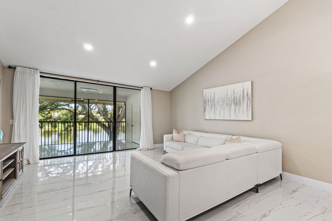 En Venta: $419,900 (2 camas, 2 baños, 1300 Pies cuadrados)