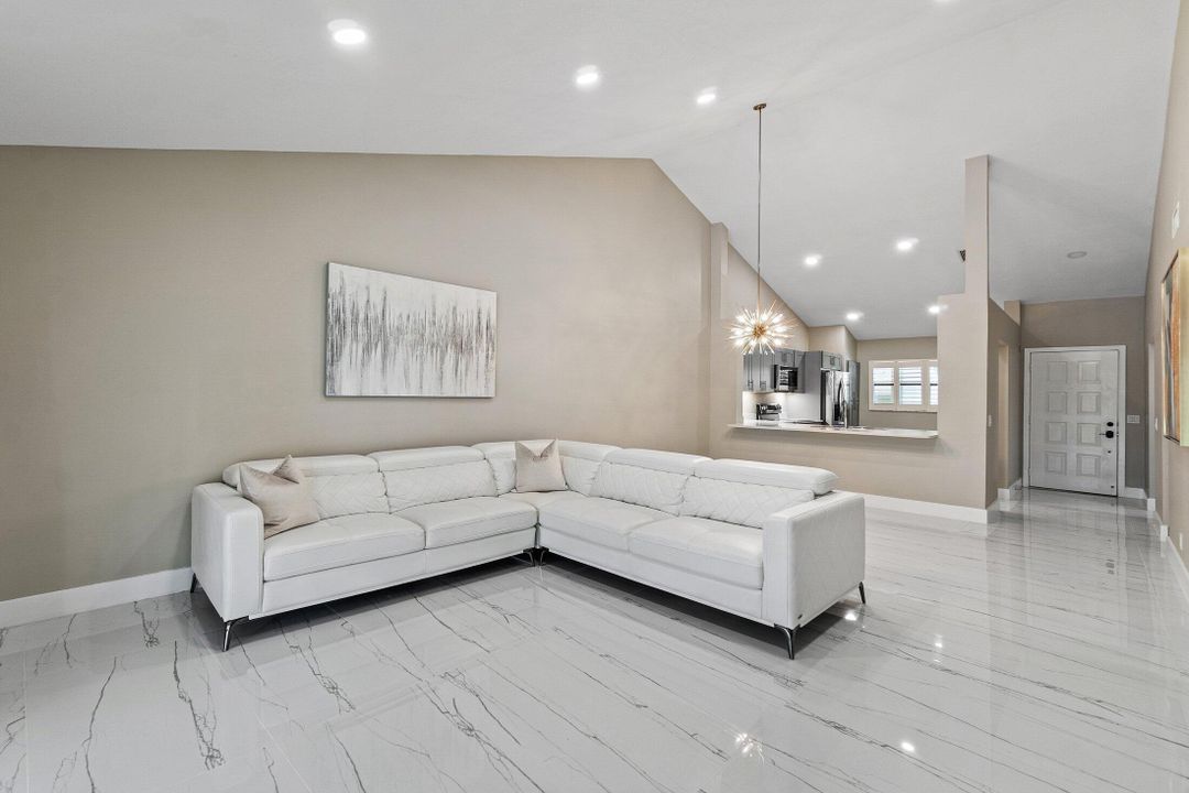 En Venta: $419,900 (2 camas, 2 baños, 1300 Pies cuadrados)