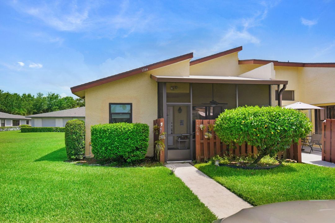 Active With Contract: $180,000 (2 beds, 2 baths, 1396 Square Feet)