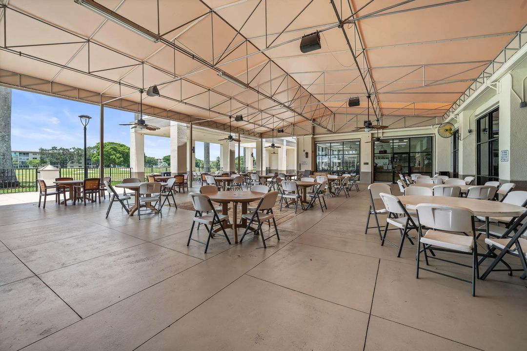 合同活跃: $199,999 (2 贝兹, 2 浴室, 1157 平方英尺)