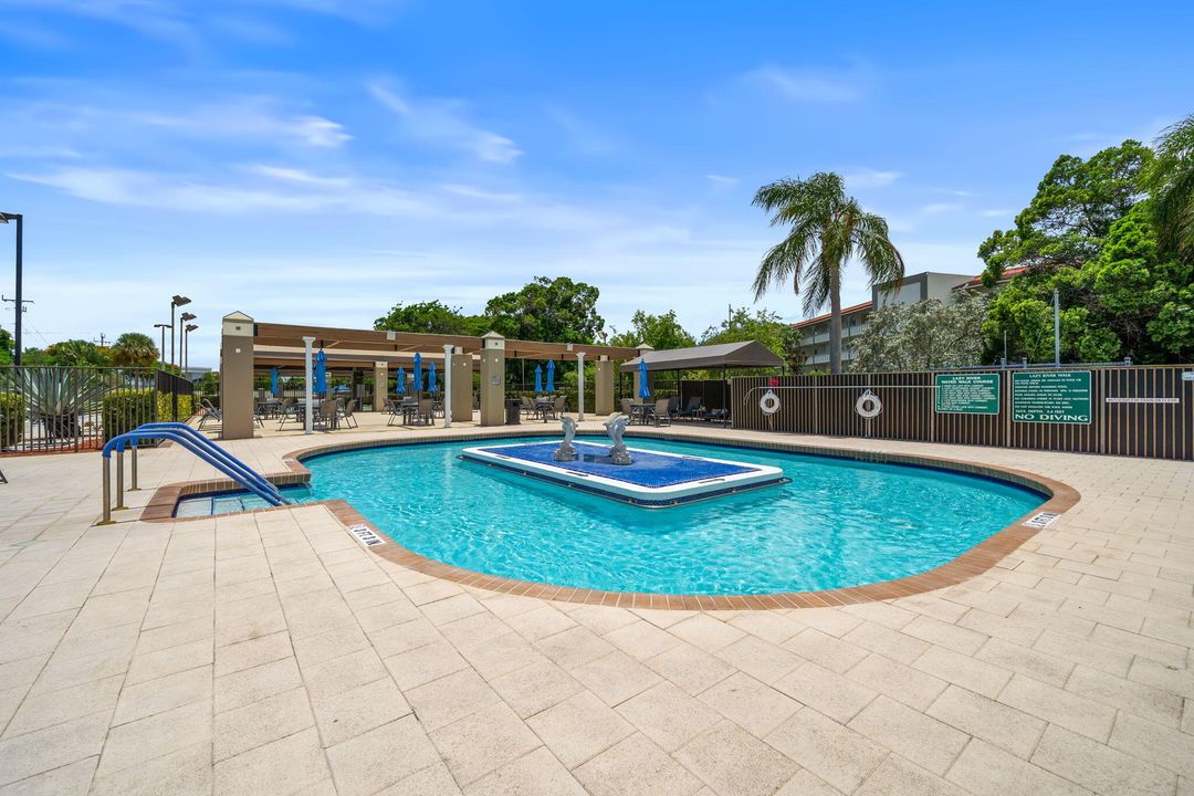 合同活跃: $199,999 (2 贝兹, 2 浴室, 1157 平方英尺)