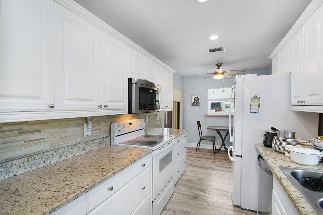 Active With Contract: $180,000 (2 beds, 2 baths, 1396 Square Feet)