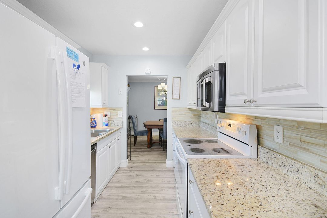 Active With Contract: $180,000 (2 beds, 2 baths, 1396 Square Feet)