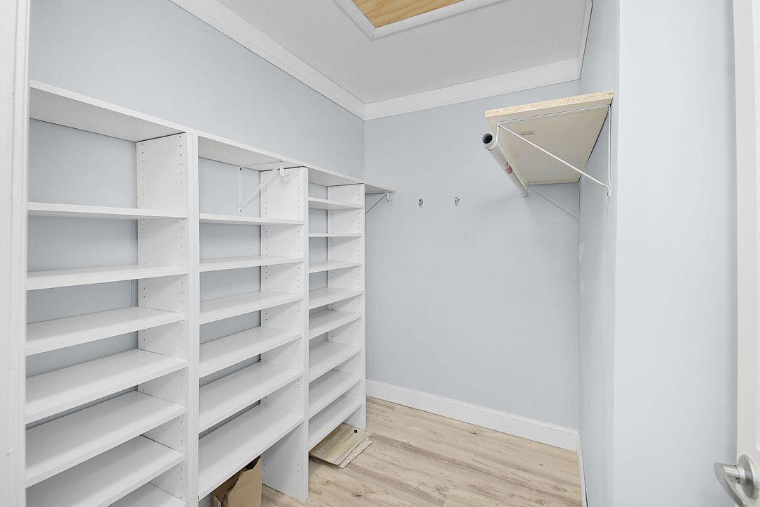 Active With Contract: $180,000 (2 beds, 2 baths, 1396 Square Feet)