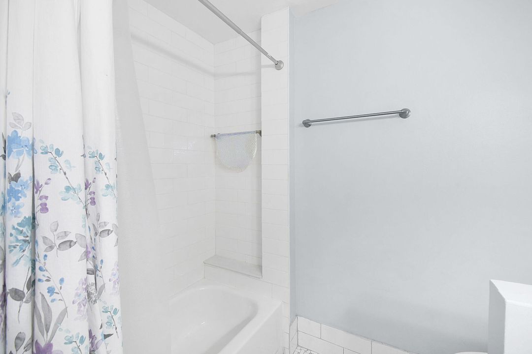 Active With Contract: $180,000 (2 beds, 2 baths, 1396 Square Feet)