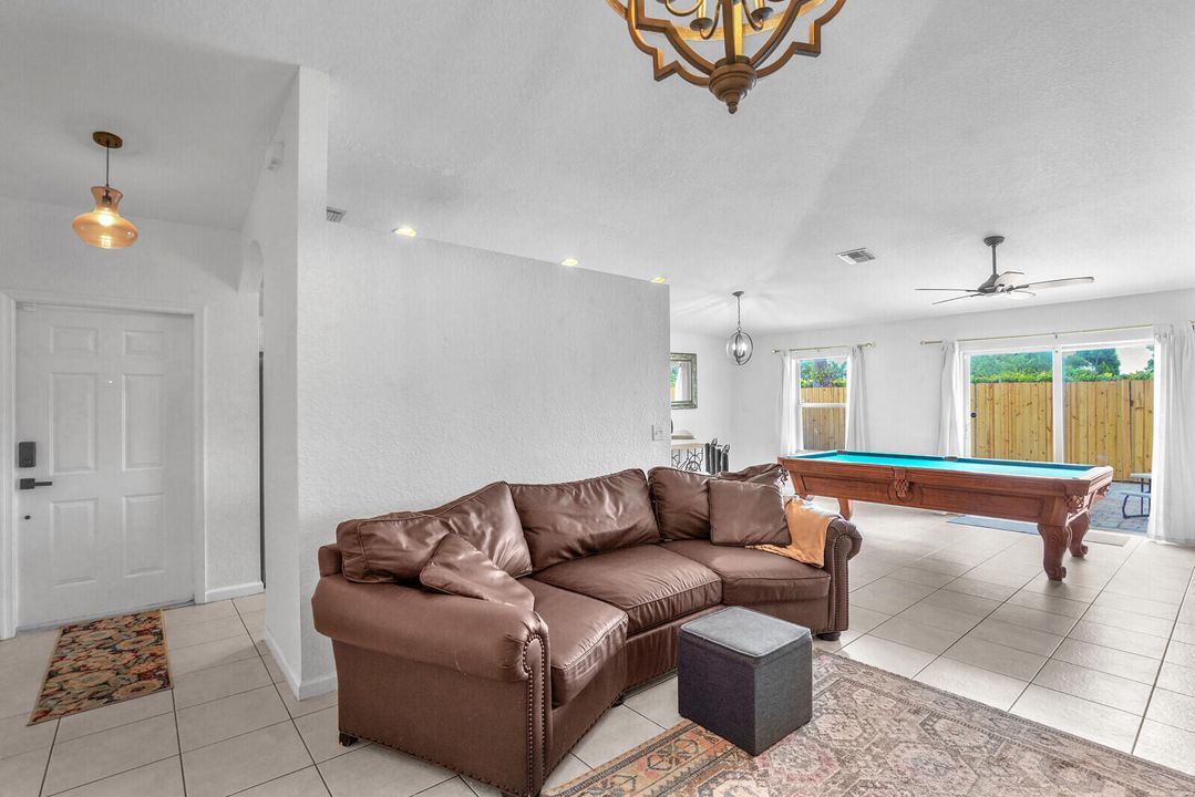 En Venta: $430,000 (3 camas, 2 baños, 1846 Pies cuadrados)