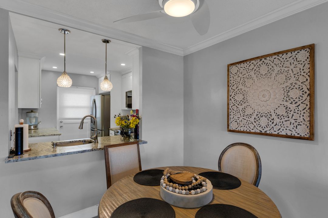 合同活跃: $2,800 (2 贝兹, 2 浴室, 1218 平方英尺)