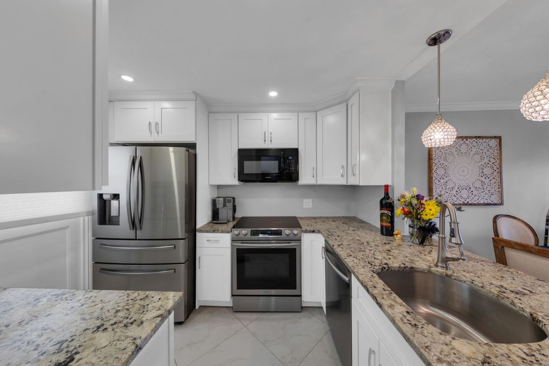 合同活跃: $2,800 (2 贝兹, 2 浴室, 1218 平方英尺)