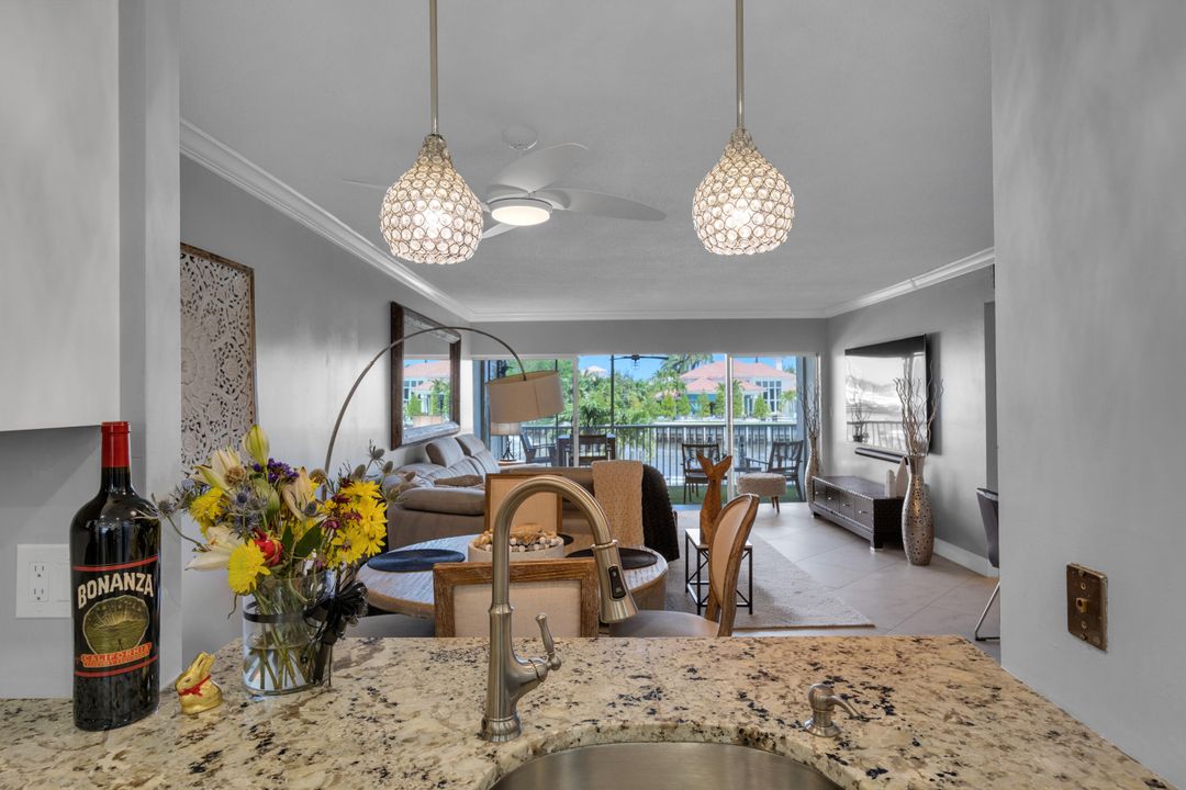 合同活跃: $2,800 (2 贝兹, 2 浴室, 1218 平方英尺)