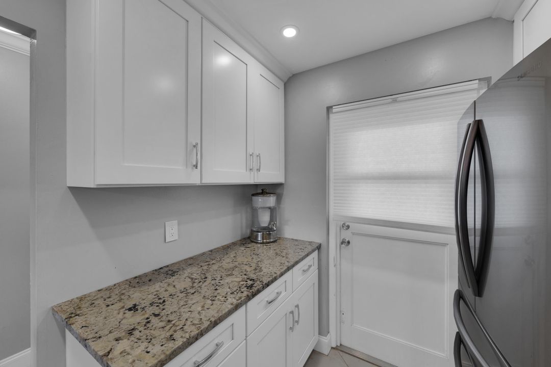 合同活跃: $2,800 (2 贝兹, 2 浴室, 1218 平方英尺)