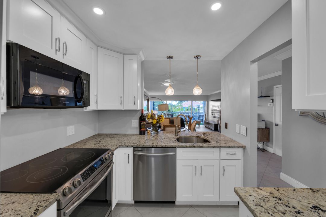 合同活跃: $2,800 (2 贝兹, 2 浴室, 1218 平方英尺)