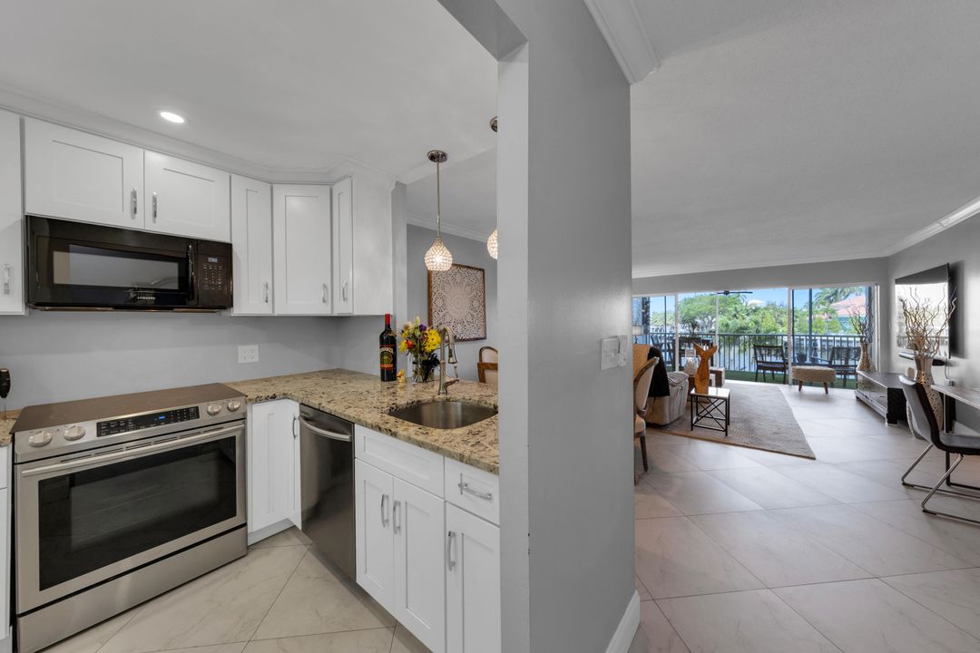 合同活跃: $2,800 (2 贝兹, 2 浴室, 1218 平方英尺)