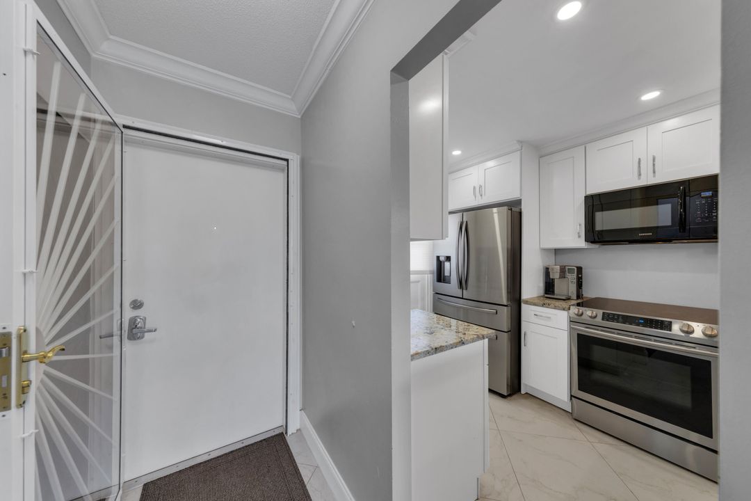 合同活跃: $2,800 (2 贝兹, 2 浴室, 1218 平方英尺)