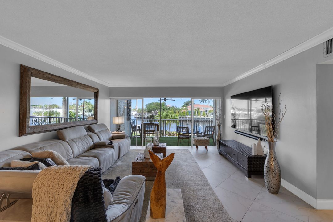 合同活跃: $2,800 (2 贝兹, 2 浴室, 1218 平方英尺)