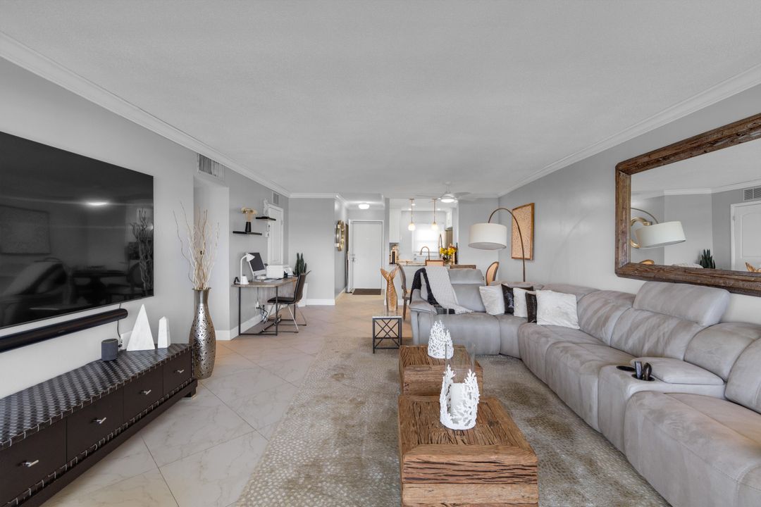 合同活跃: $2,800 (2 贝兹, 2 浴室, 1218 平方英尺)