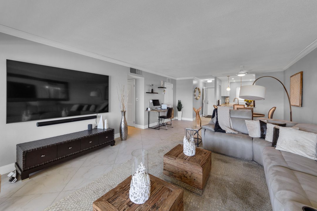 合同活跃: $2,800 (2 贝兹, 2 浴室, 1218 平方英尺)