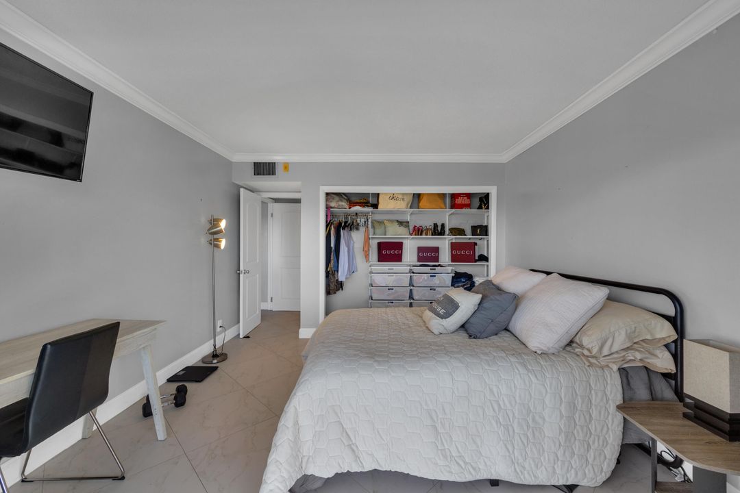 合同活跃: $2,800 (2 贝兹, 2 浴室, 1218 平方英尺)