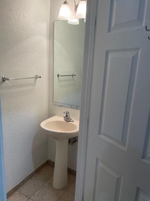 合同活跃: $2,000 (3 贝兹, 2 浴室, 1437 平方英尺)