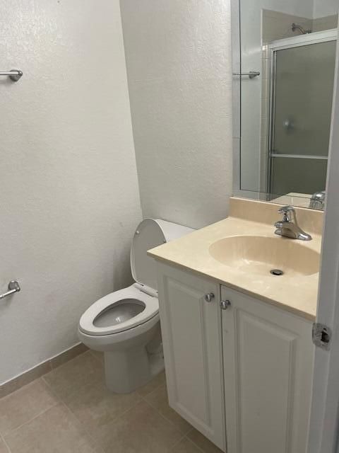 合同活跃: $2,000 (3 贝兹, 2 浴室, 1437 平方英尺)