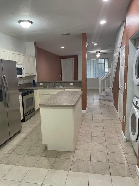 合同活跃: $2,000 (3 贝兹, 2 浴室, 1437 平方英尺)