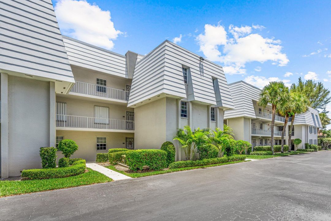Active With Contract: $3,500 (1 beds, 1 baths, 1058 Square Feet)