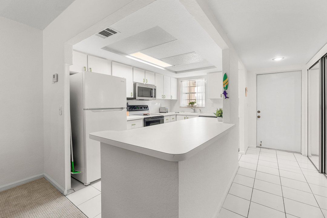 Active With Contract: $3,500 (1 beds, 1 baths, 1058 Square Feet)