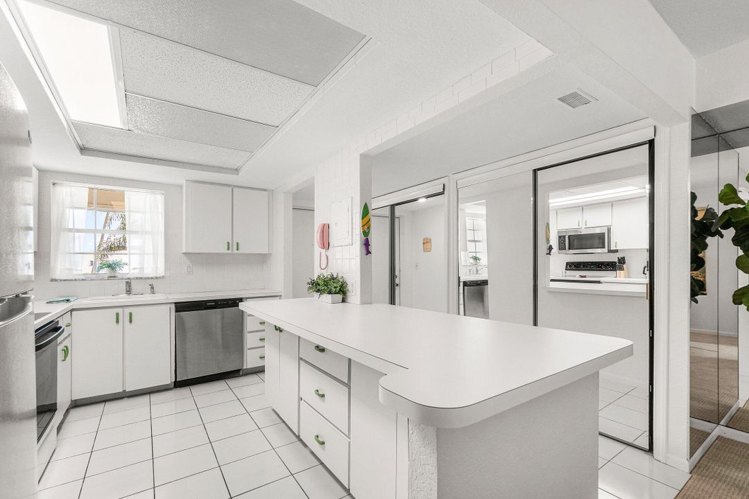 Active With Contract: $3,500 (1 beds, 1 baths, 1058 Square Feet)