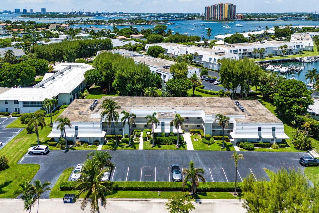 Active With Contract: $3,500 (1 beds, 1 baths, 1058 Square Feet)