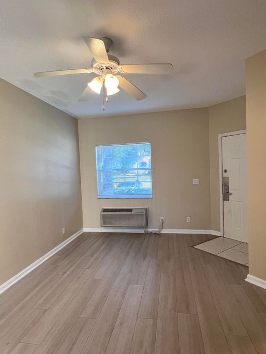 В аренду: $1,150 (0 спален, 1 ванн, 400 Квадратных фут)