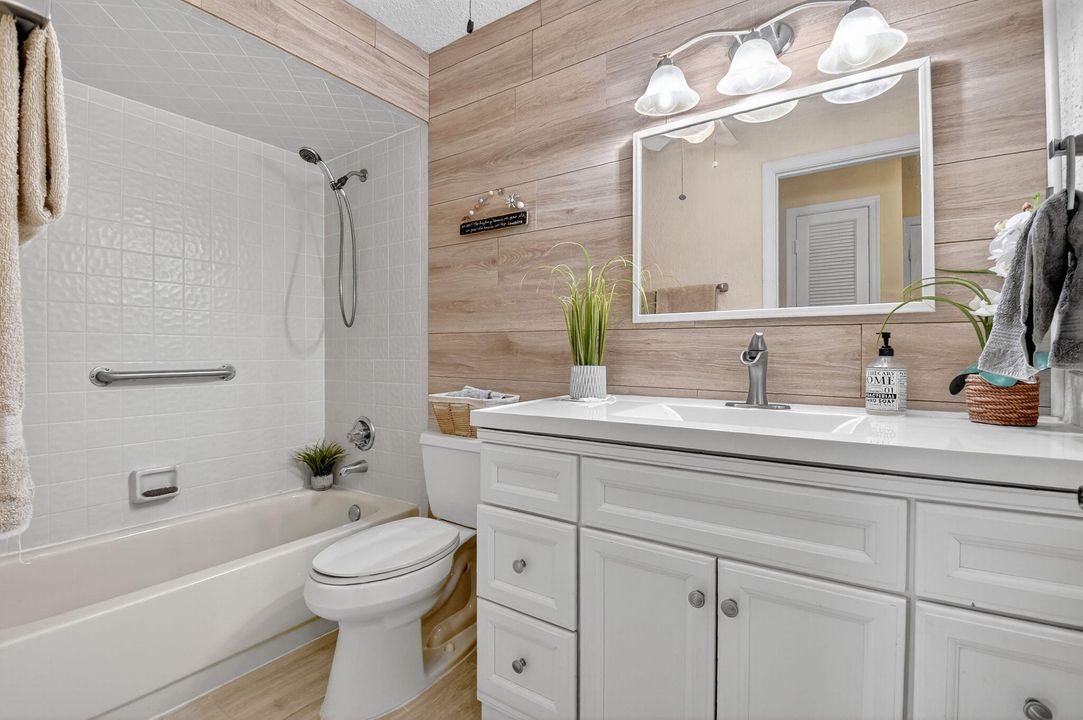 合同活跃: $550,000 (3 贝兹, 2 浴室, 2107 平方英尺)