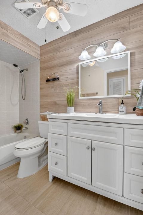 合同活跃: $550,000 (3 贝兹, 2 浴室, 2107 平方英尺)