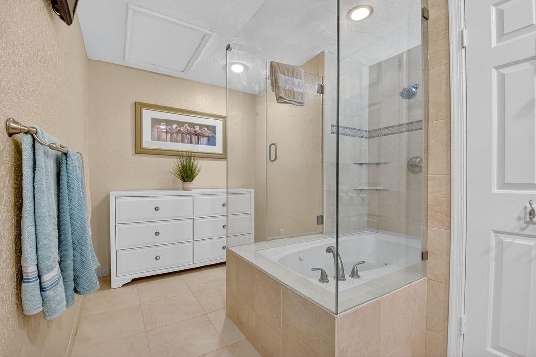 合同活跃: $550,000 (3 贝兹, 2 浴室, 2107 平方英尺)