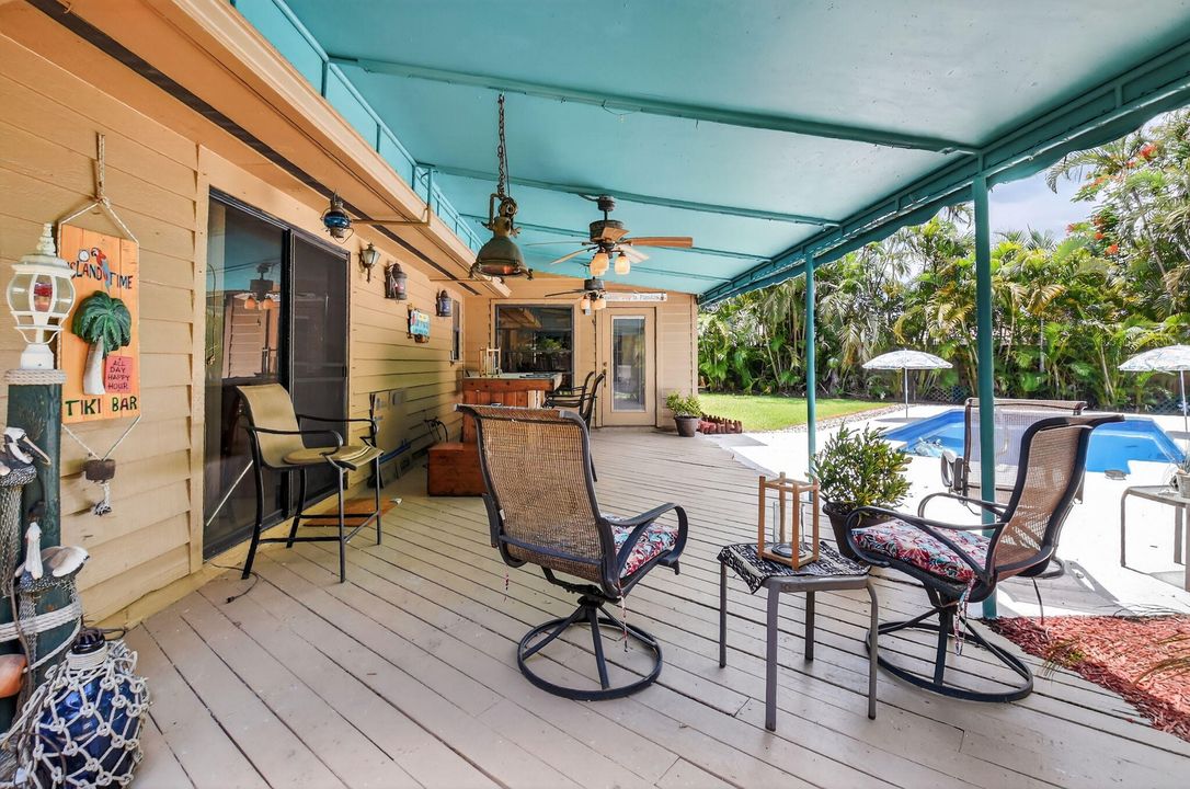 合同活跃: $550,000 (3 贝兹, 2 浴室, 2107 平方英尺)