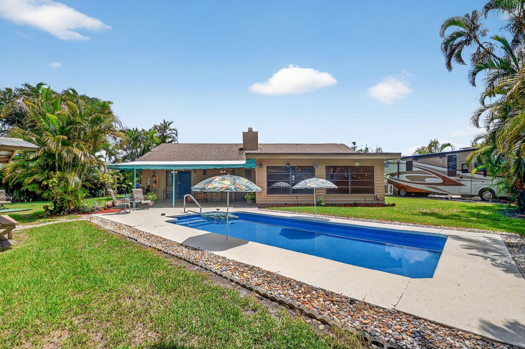 合同活跃: $550,000 (3 贝兹, 2 浴室, 2107 平方英尺)