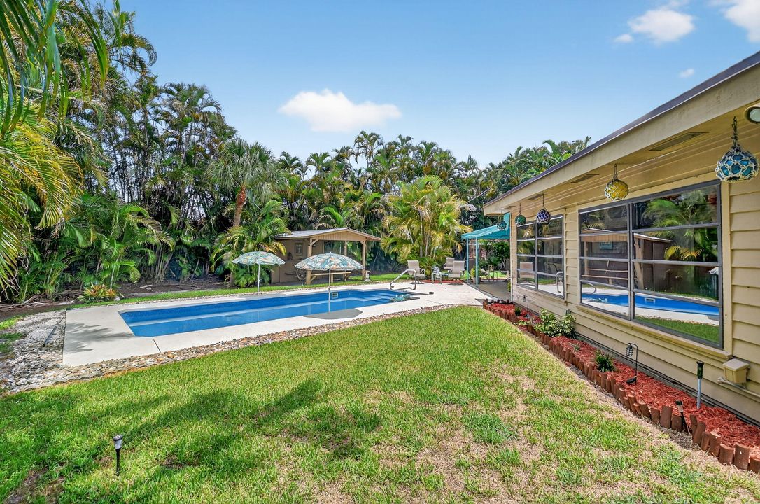 合同活跃: $550,000 (3 贝兹, 2 浴室, 2107 平方英尺)