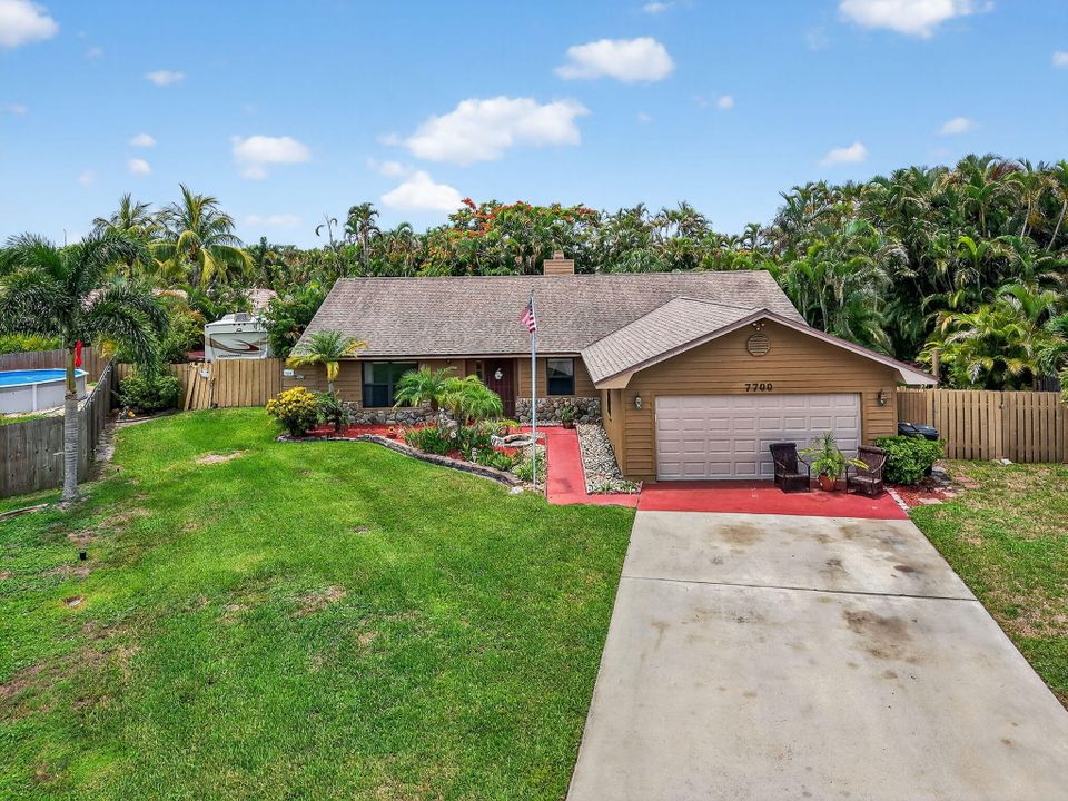 合同活跃: $550,000 (3 贝兹, 2 浴室, 2107 平方英尺)