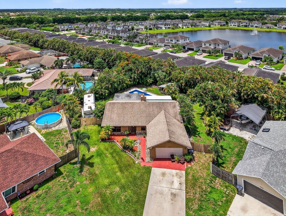 合同活跃: $550,000 (3 贝兹, 2 浴室, 2107 平方英尺)