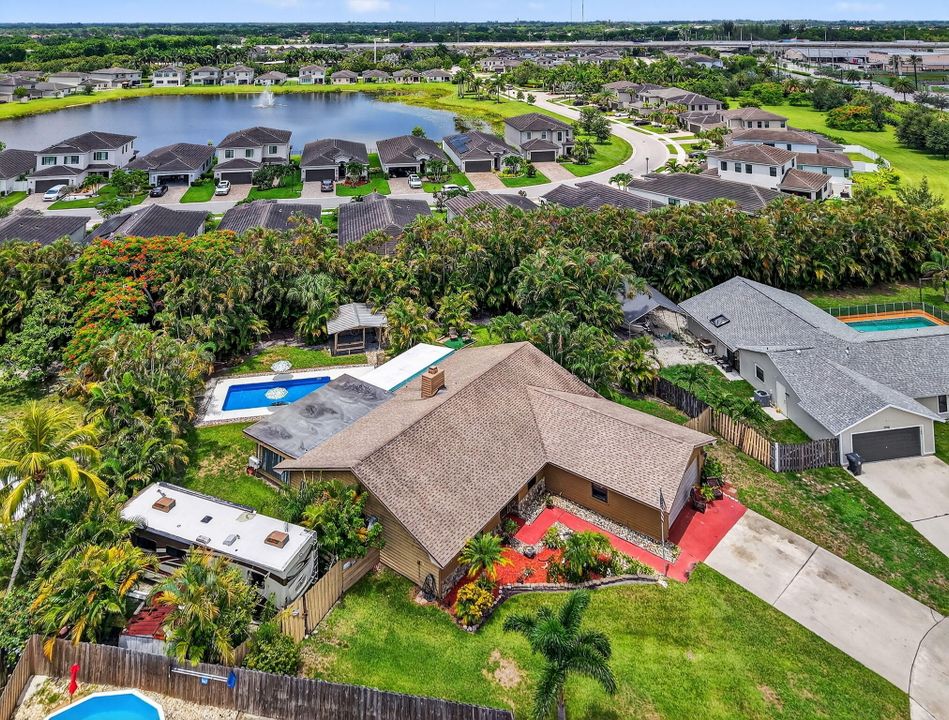 合同活跃: $550,000 (3 贝兹, 2 浴室, 2107 平方英尺)