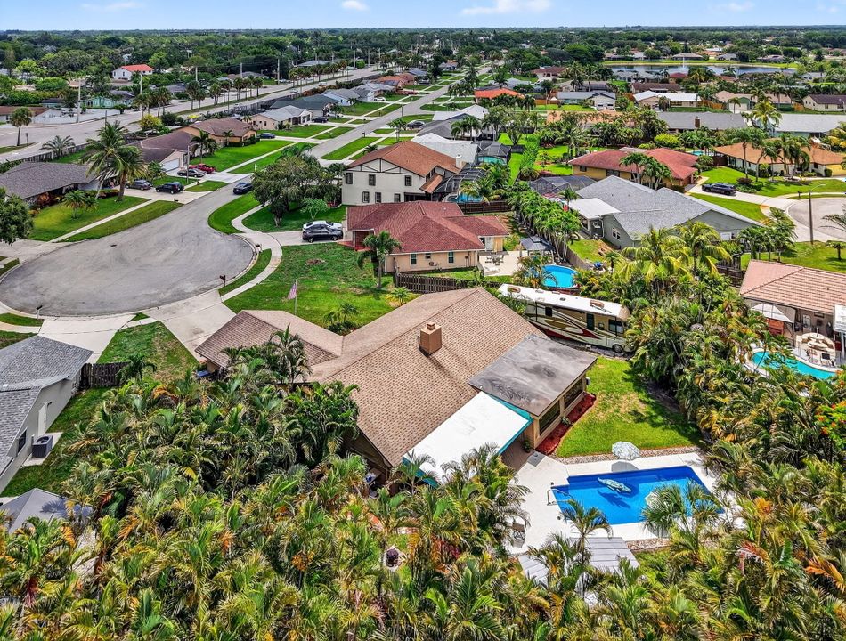 合同活跃: $550,000 (3 贝兹, 2 浴室, 2107 平方英尺)