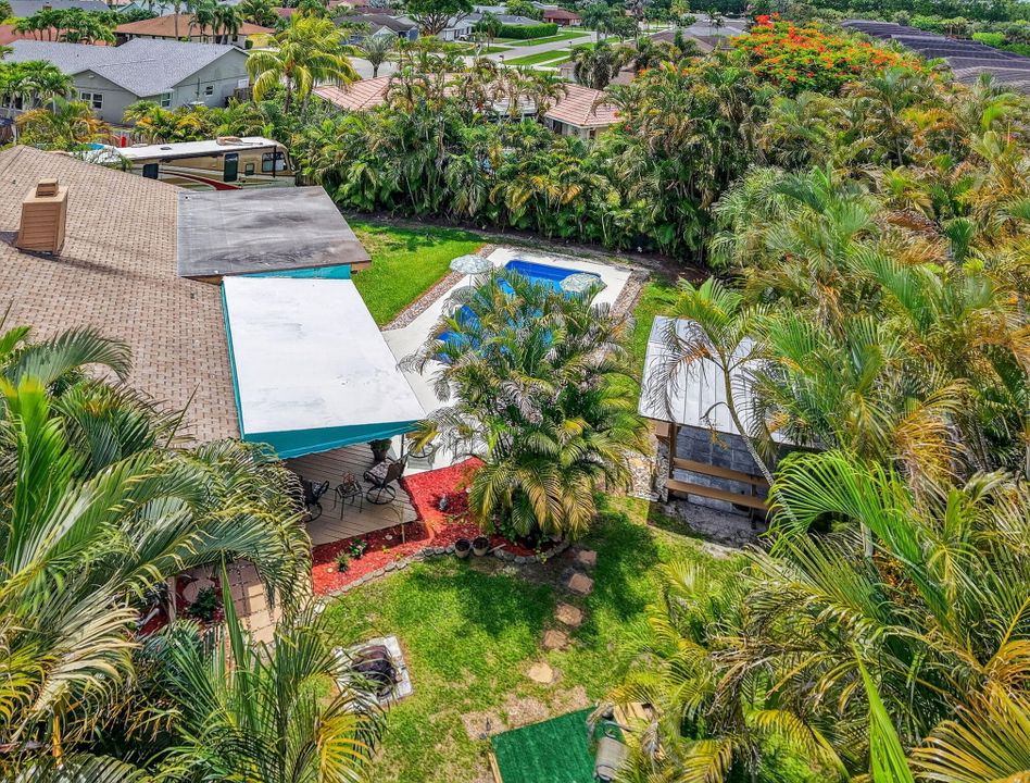 合同活跃: $550,000 (3 贝兹, 2 浴室, 2107 平方英尺)