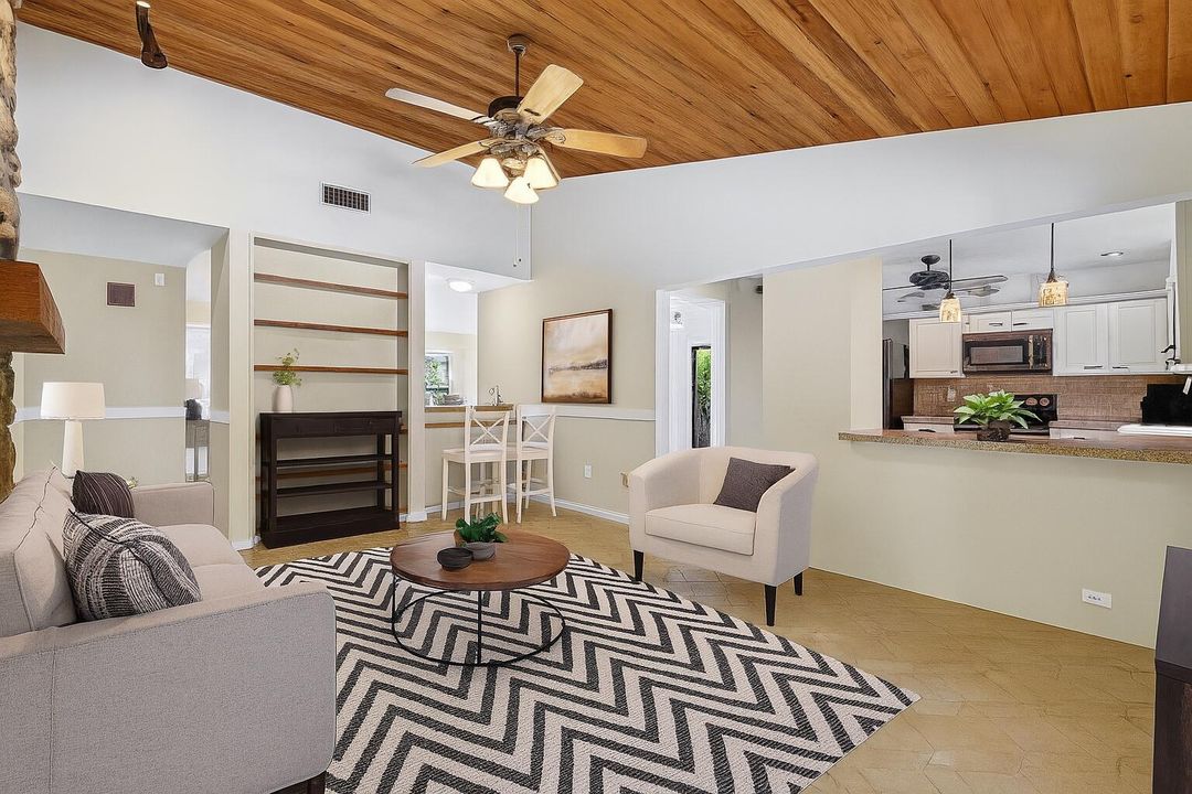 合同活跃: $550,000 (3 贝兹, 2 浴室, 2107 平方英尺)